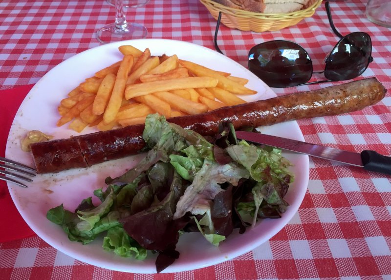 troisjourslaturballelaptitecasquetteetlagrandesaucisse.jpg